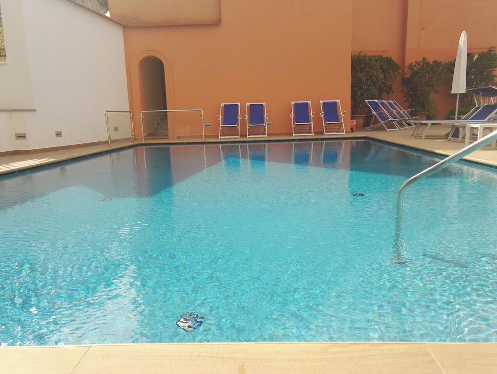 Hotel Villa Maria - Outdoor Pool