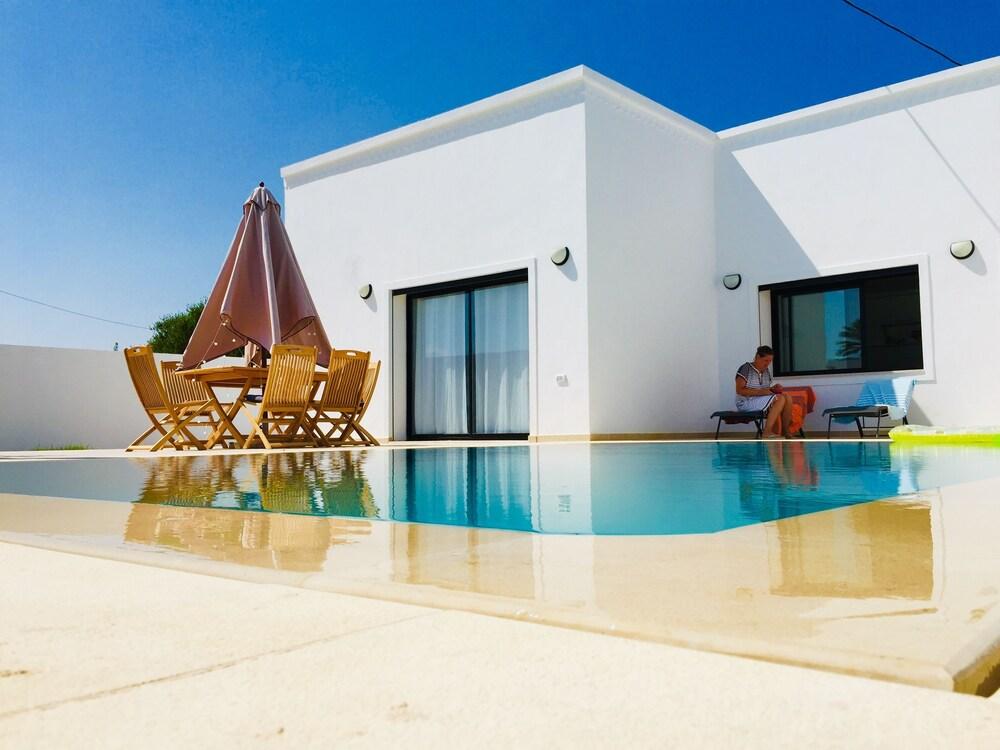 Villa Avec piscine privee - Featured Image