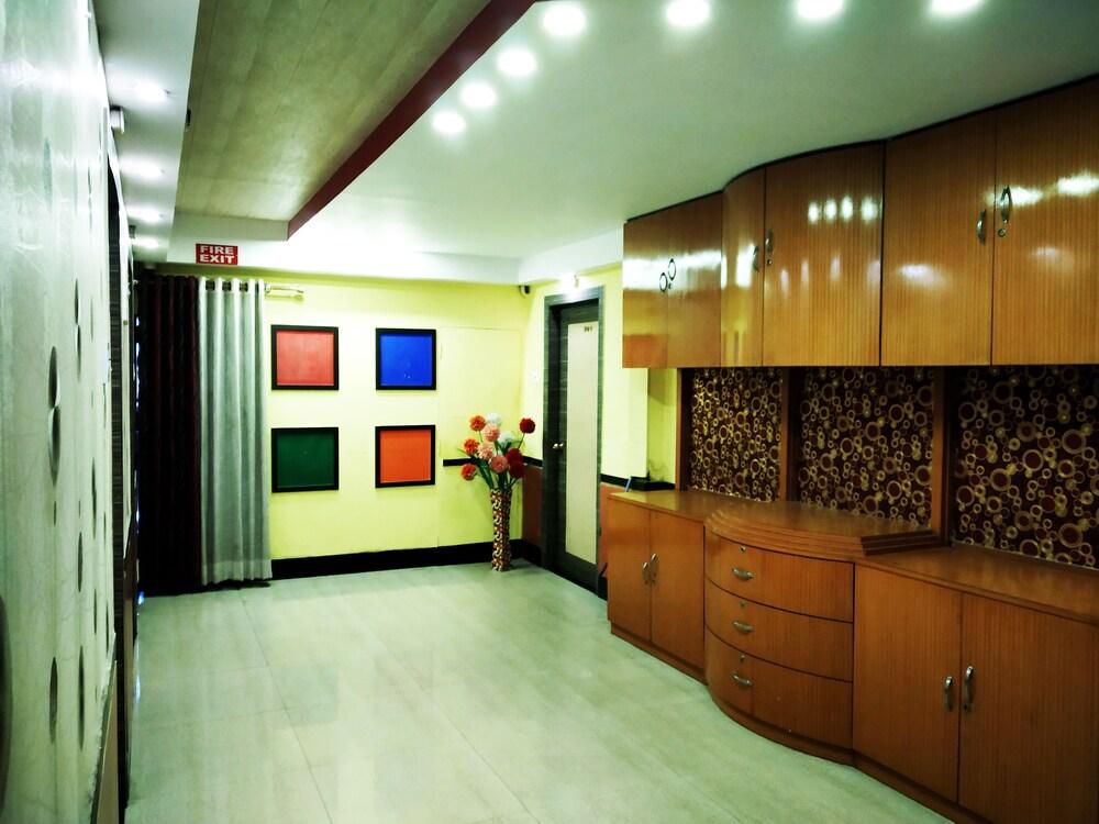Hotel Executive Tower - Interior