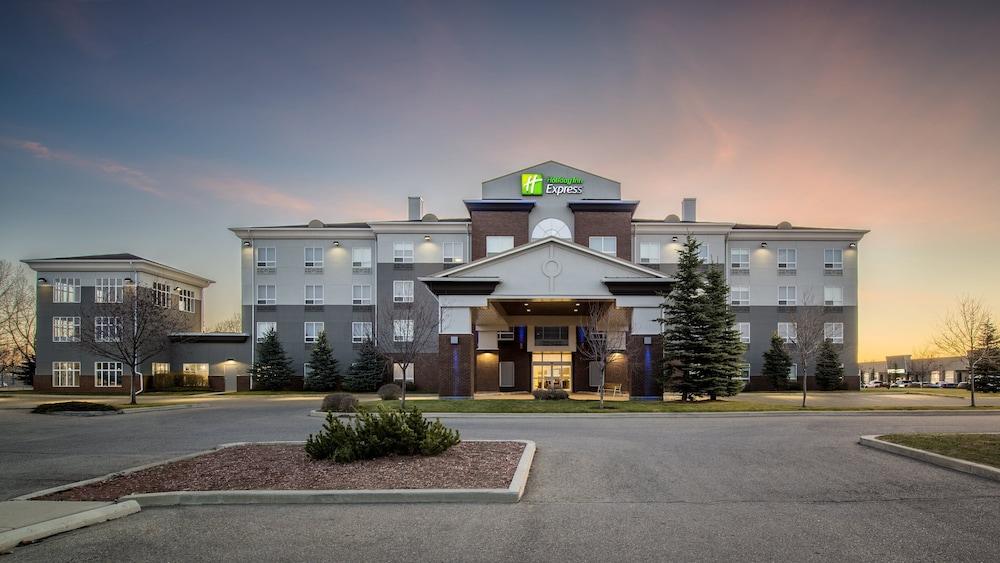 Holiday Inn Express Hotel & Suites Airdrie-Calgary North, an IHG Hotel - Featured Image