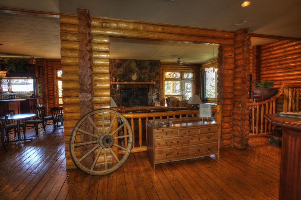 Overlander Mountain Lodge - Interior Entrance