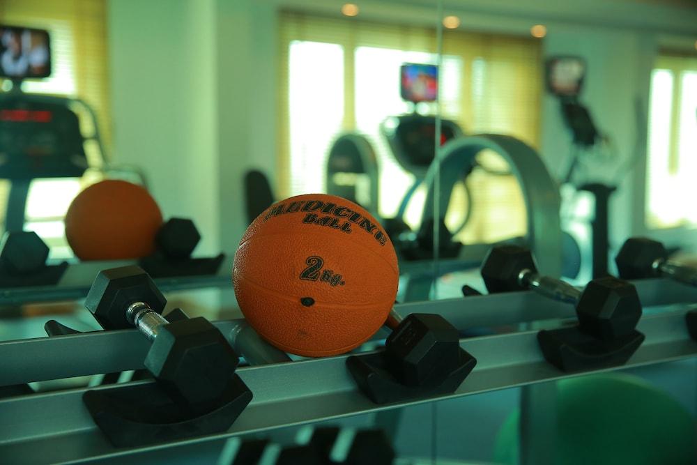 راديسون حيدر آباد هيتك سيتي - Fitness Facility