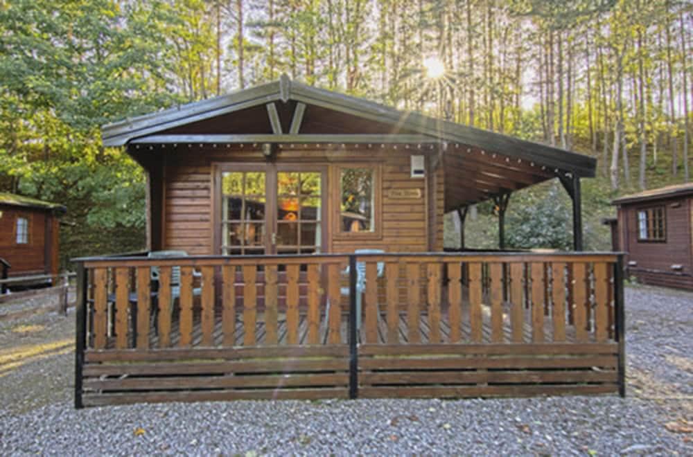 Twa Hoots Lodge - Featured Image
