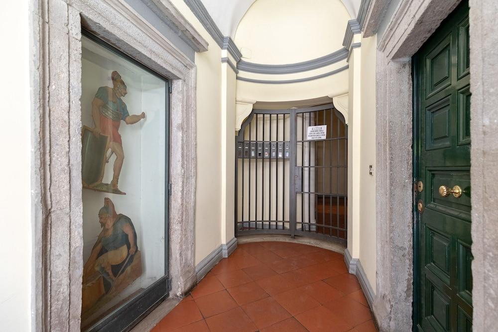 Rome as you feel - Vetrina Apartment - Interior Entrance