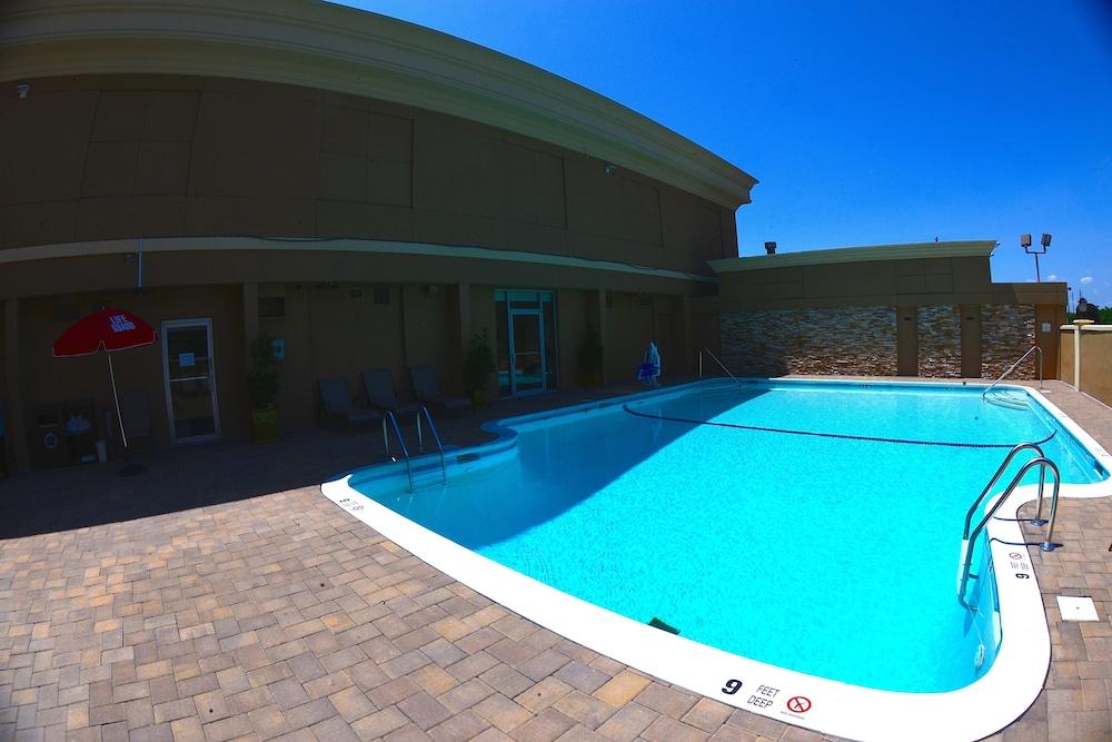 Best Western Mill River Manor - Outdoor Pool
