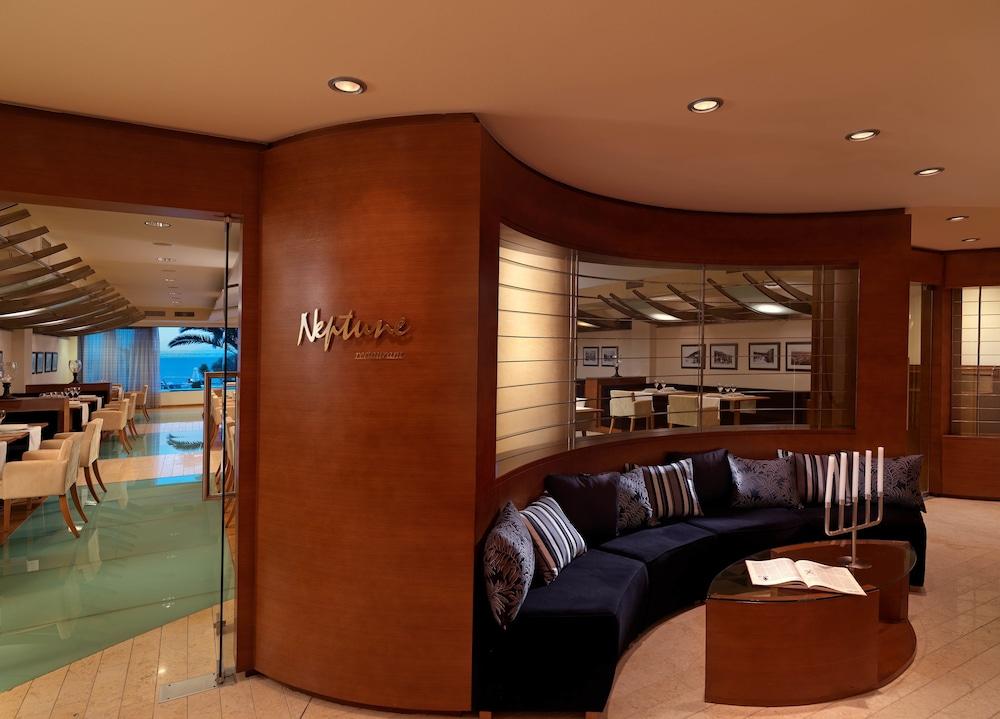 Ramada by Wyndham Loutraki Poseidon Resort - Lobby Sitting Area
