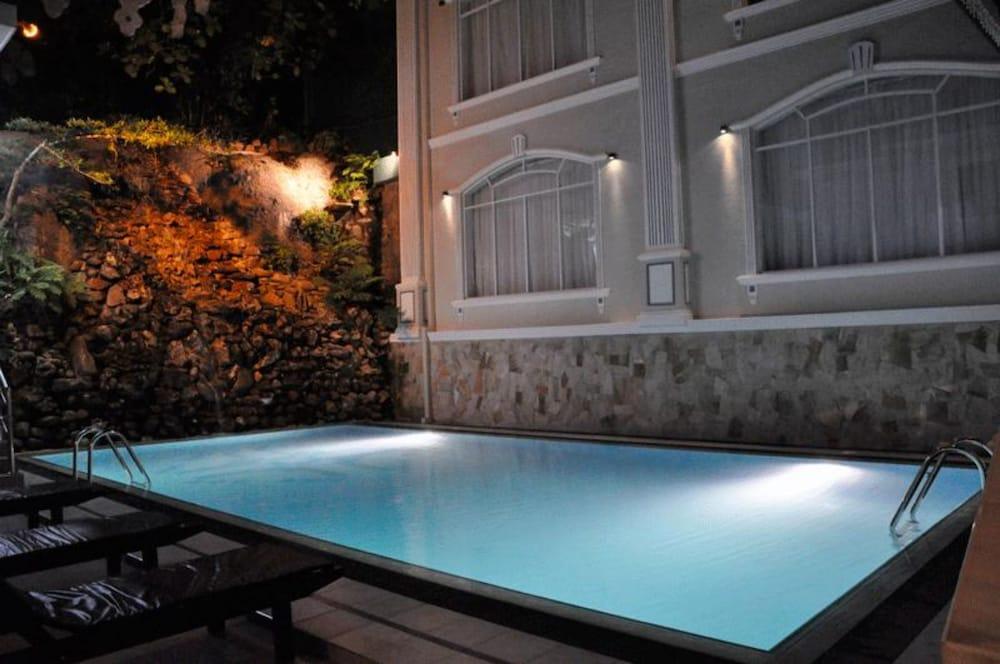 Centauria Hill Resort - Outdoor Pool