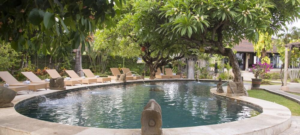 Hidden Paradise Cottages - Outdoor Pool