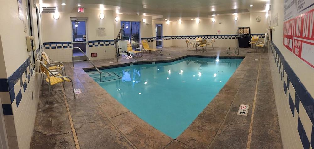 Fairfield Inn and Suites by Marriott San Bernardino - Indoor Pool