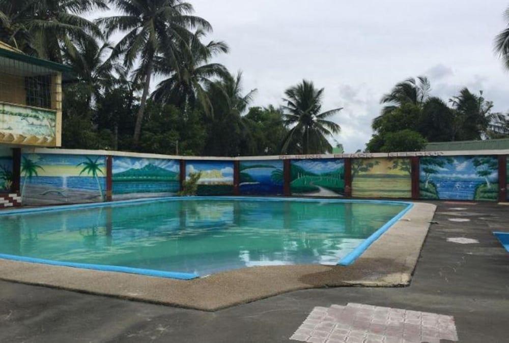 Filipina Beach Resort - Outdoor Pool