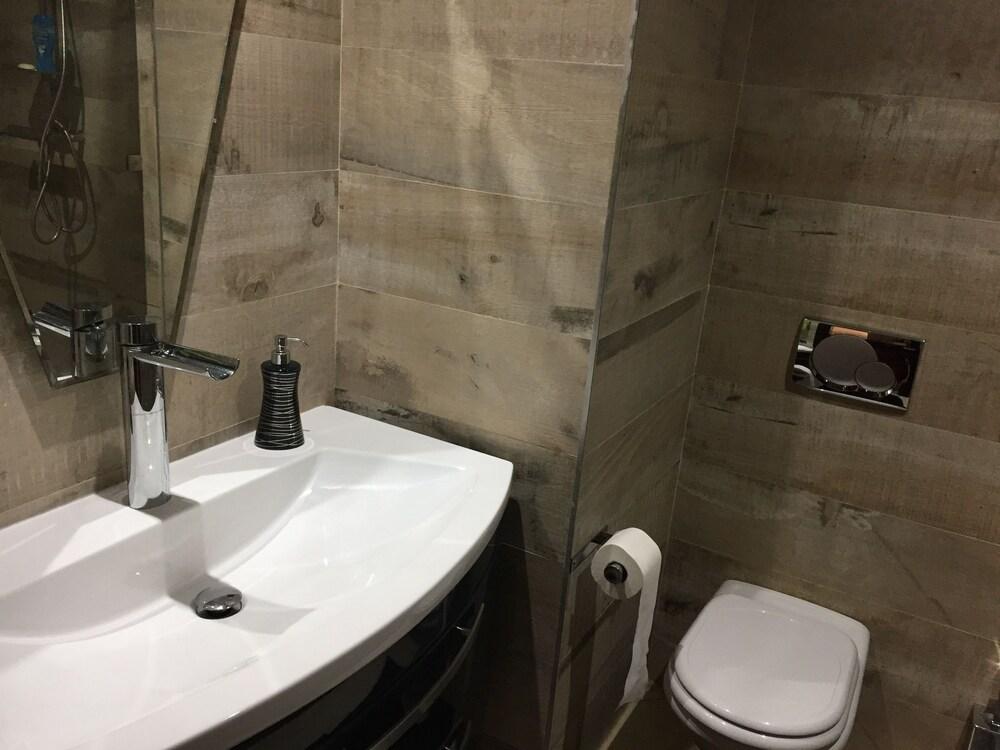 La Perle - Bathroom