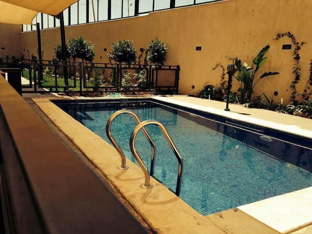 لجام للشقق الفندقية - Outdoor Pool