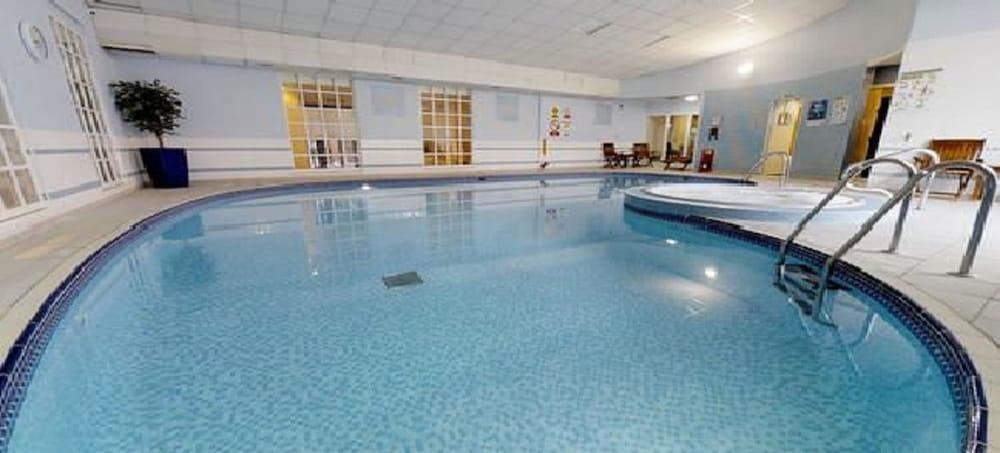 ميلتون هيل - Indoor Pool