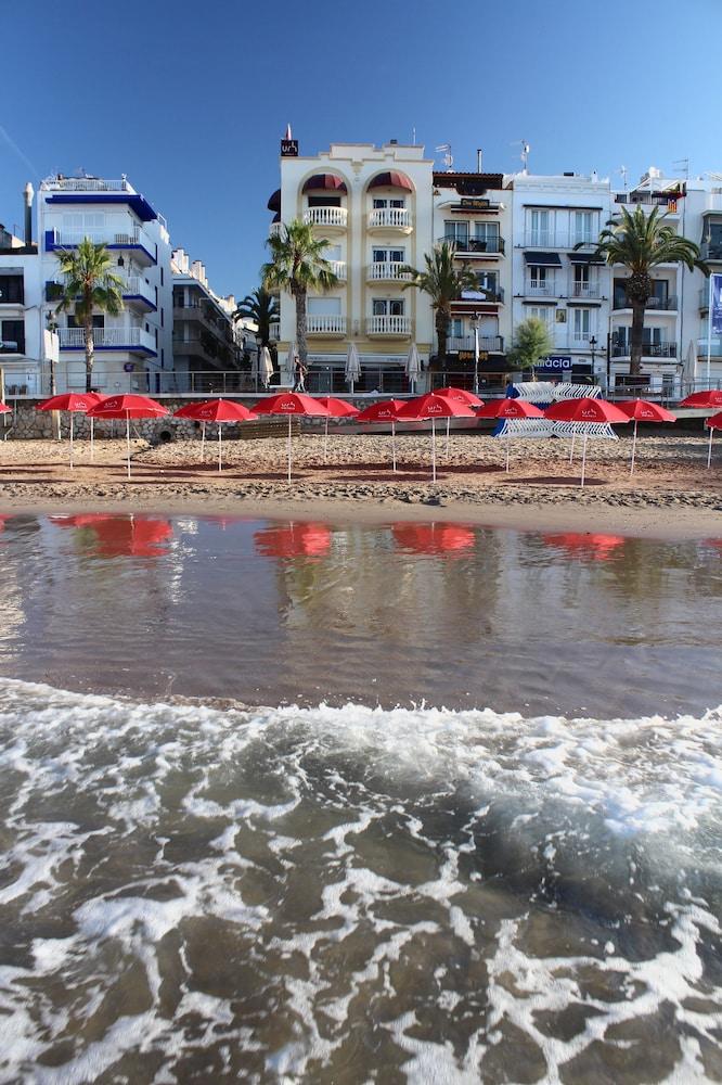 Hotel URH Sitges Playa - Beach