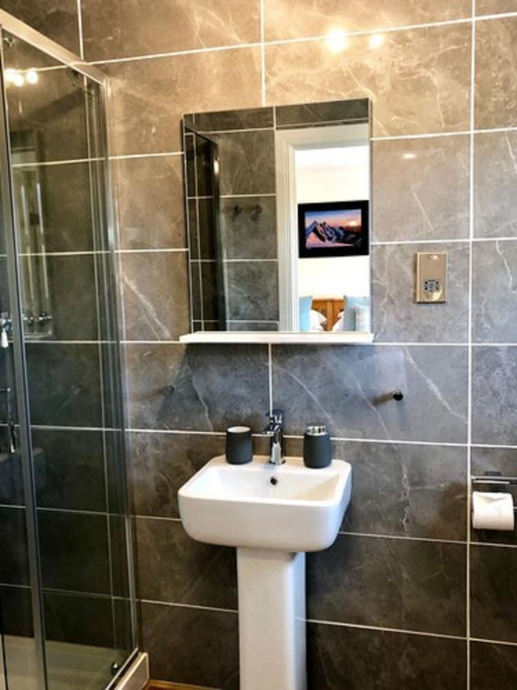 Kilmuir Park - Bathroom