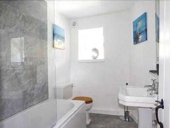 Cartmel Cottage - Bathroom