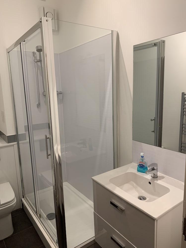Aberdeen Serviced Apartments: Charlotte street - Bathroom