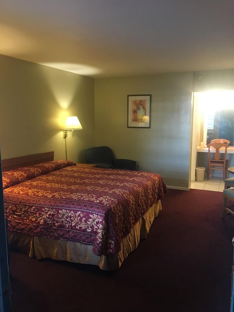 Century Inn - Room