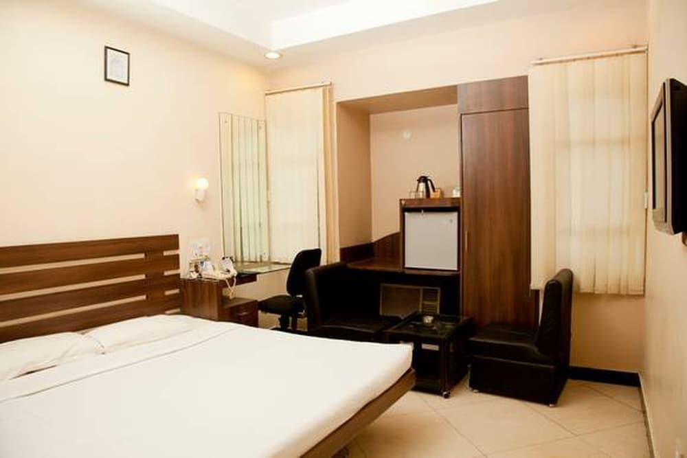 Hotel Sheela Towers - Room