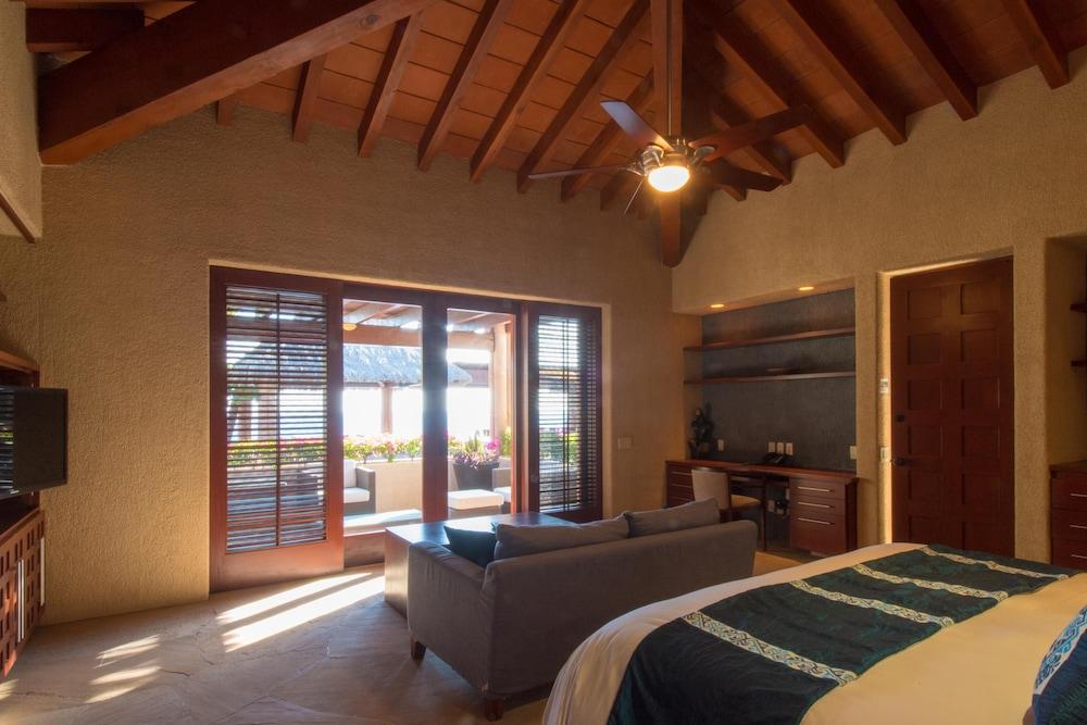 Beachfront Luxury With Amazing House Staff: Villa Tranquilidad - Interior