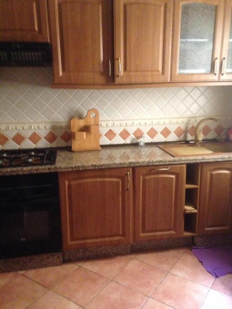 Bab Rouah 2 Bedroom Apartment - Private kitchen