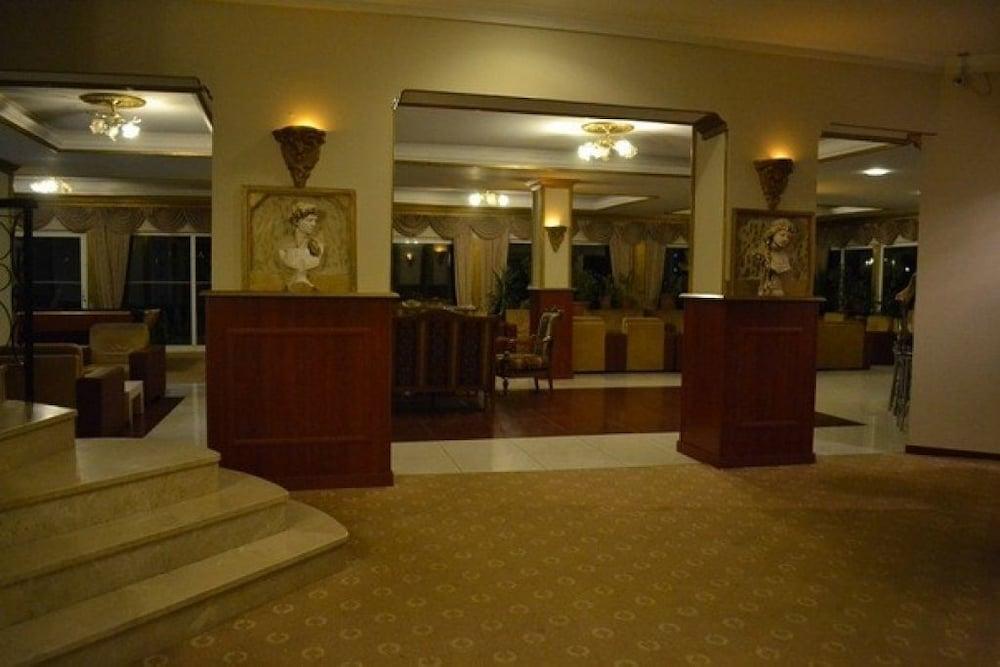 Armir Palace - Lobby