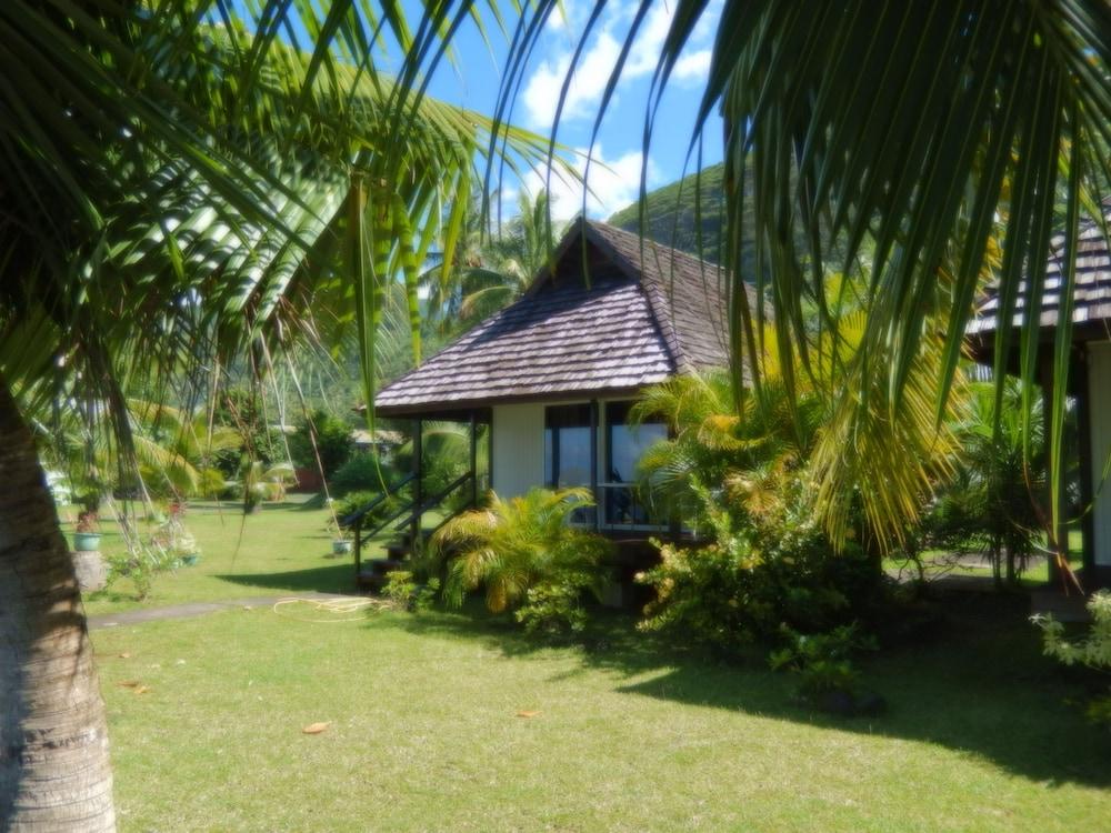 Pueu Village - Property Grounds