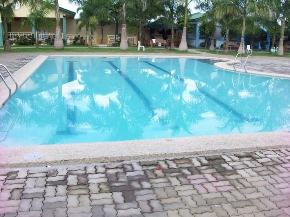 Cozy Place Resort - Outdoor Pool