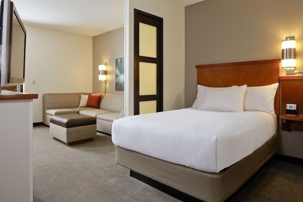 Tulsa South Medical Hotel & Suites - Room