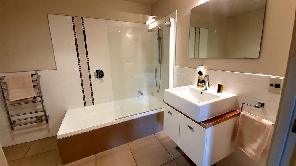 Private 2 Bedroom at the Mount main Beach - Bathroom