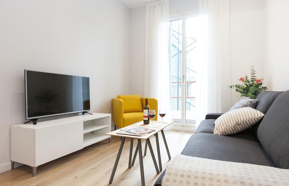 You Stylish Vale Apartments Barcelona - Living Area