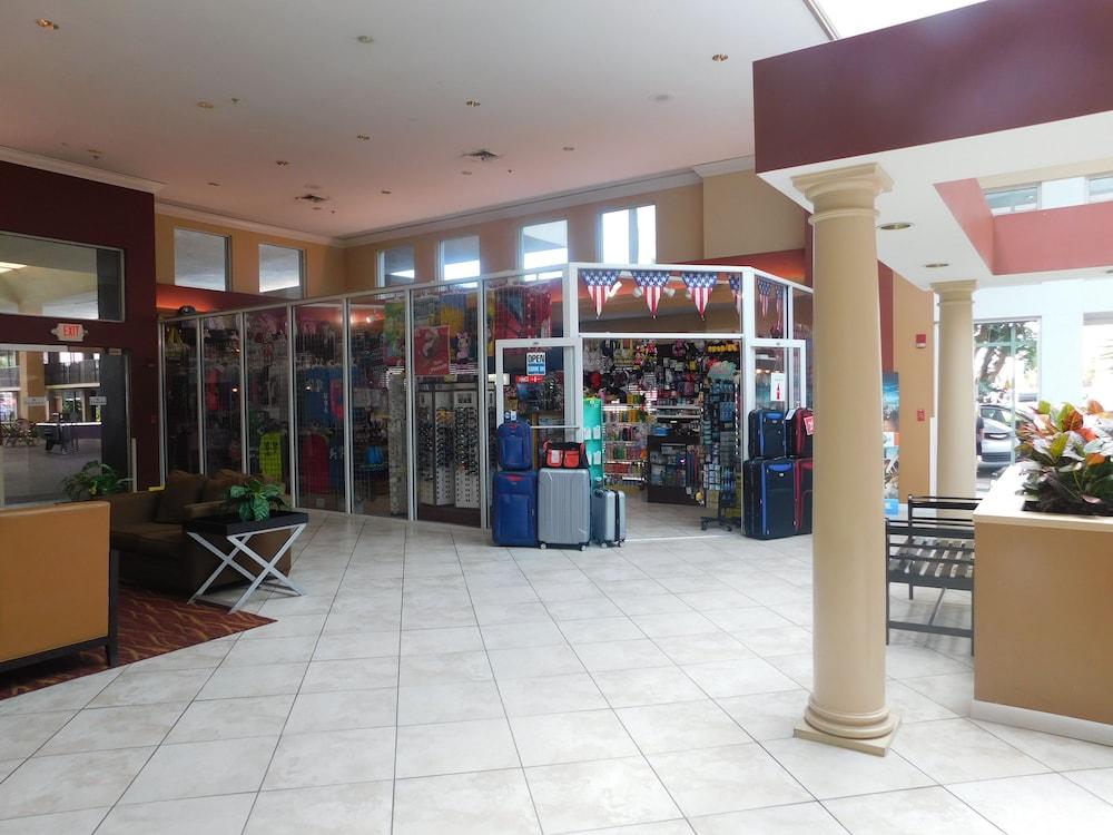 Ramada by Wyndham Kissimmee Gateway - Lobby