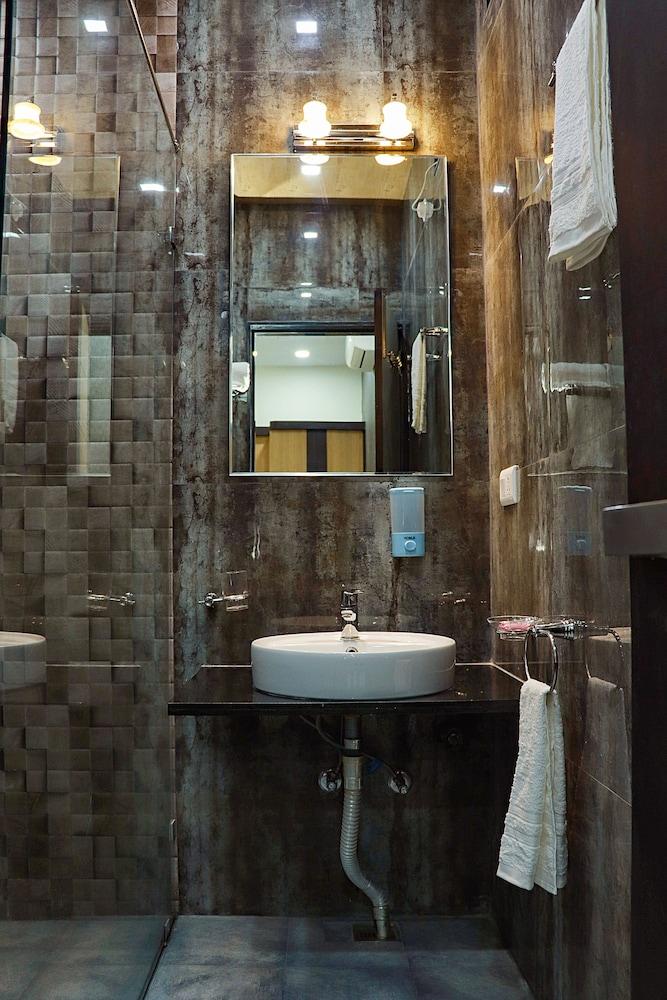 بوشكار سيتي إن - Bathroom