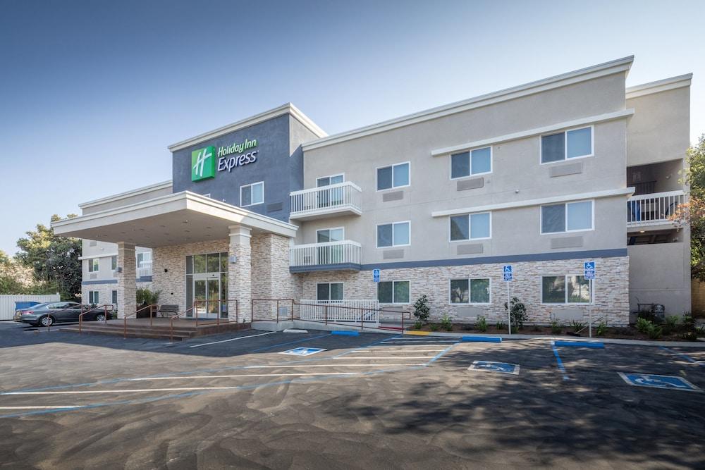 Holiday Inn Express Sunnyvale - Silicon Valley, an IHG Hotel - Featured Image