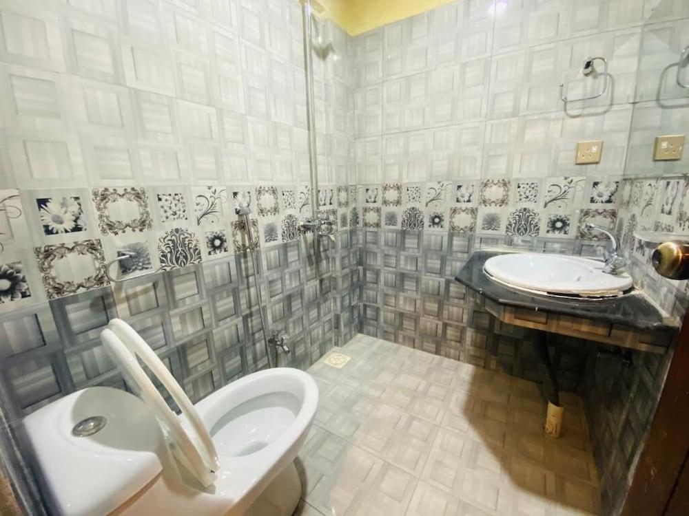 جراند هومز هوتل - Bathroom