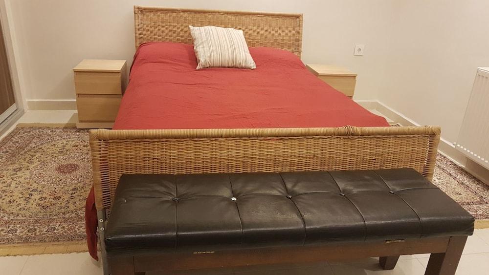 1 New Bedroom Apartment on Airport Road - Room