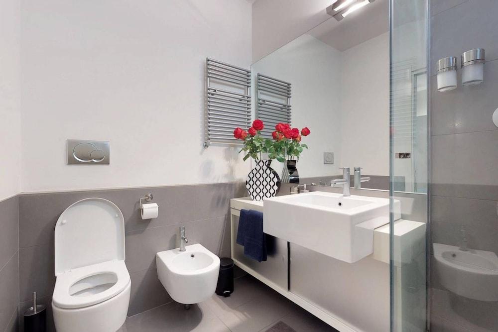 Design Apartment near Duomo Square - Bathroom