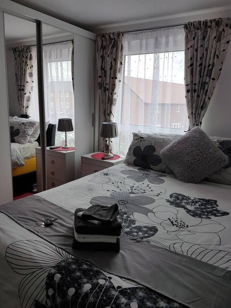 Modern Apartment Minutes From Central London, UK - Room