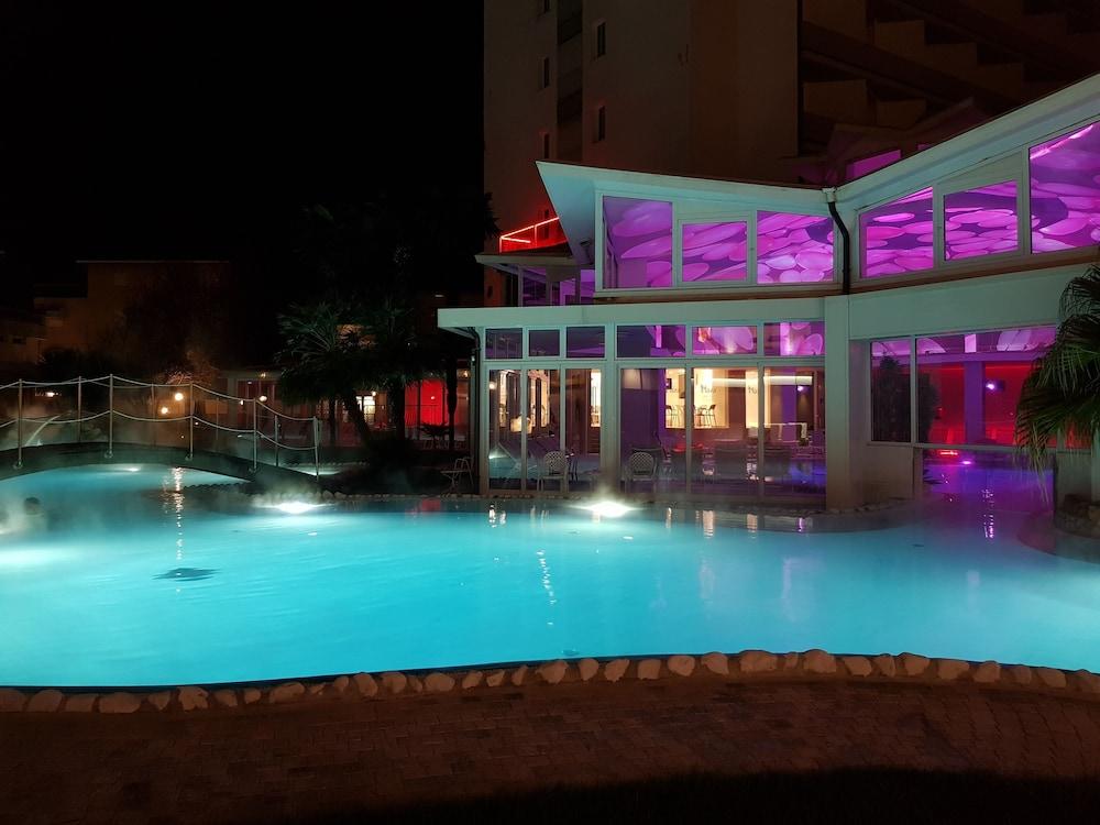 Panoramic Hotel Plaza - Outdoor Pool