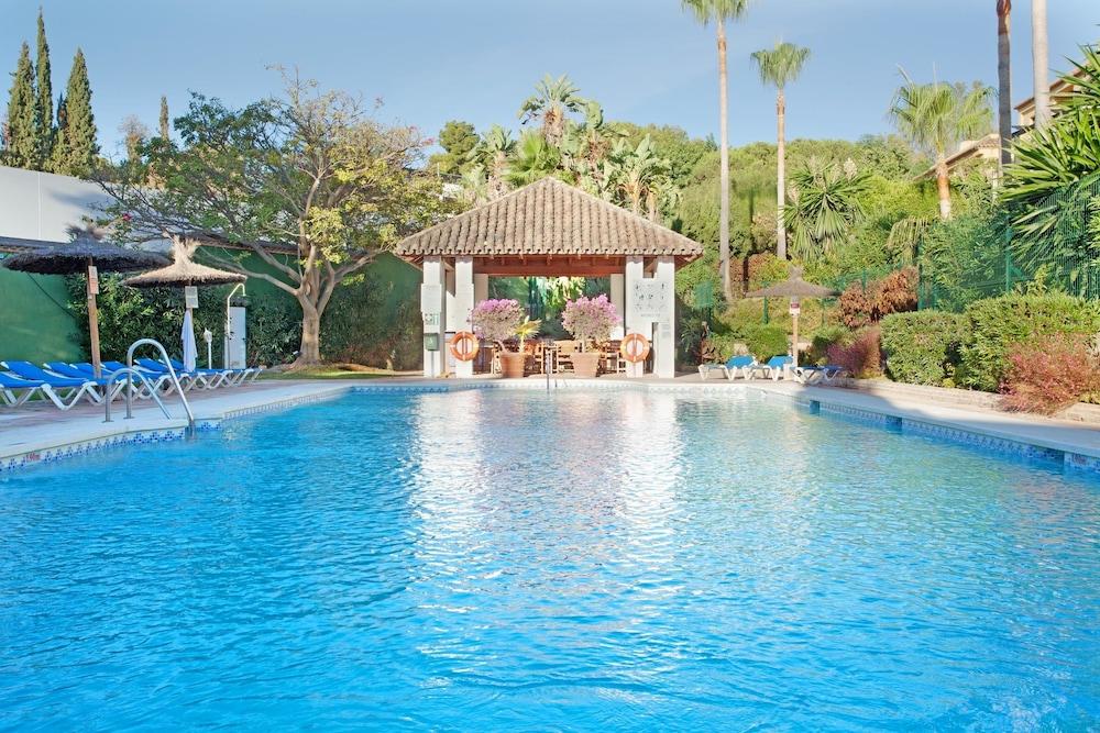 Apartment Pinos de Aloha - Outdoor Pool