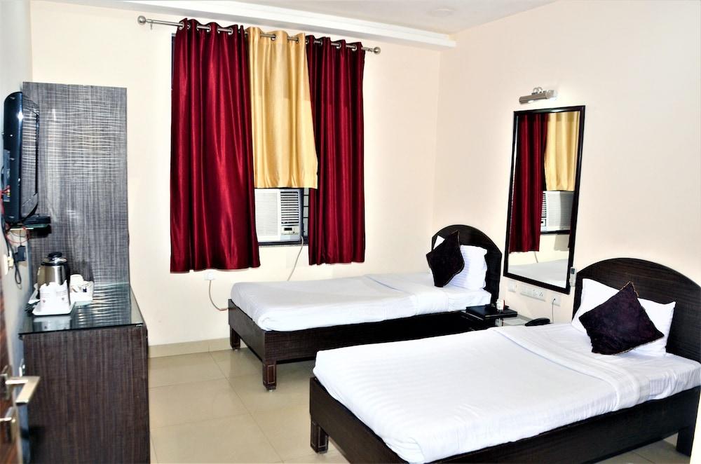 Hotel Pradeep Palace - Room