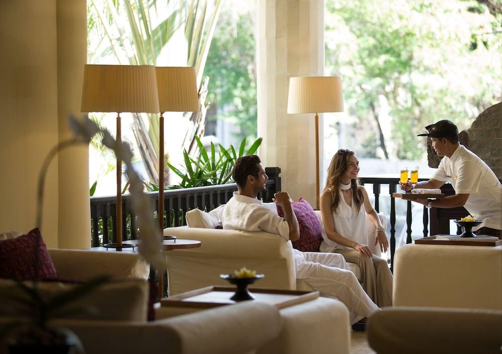 Sadara Resort - Lobby Sitting Area
