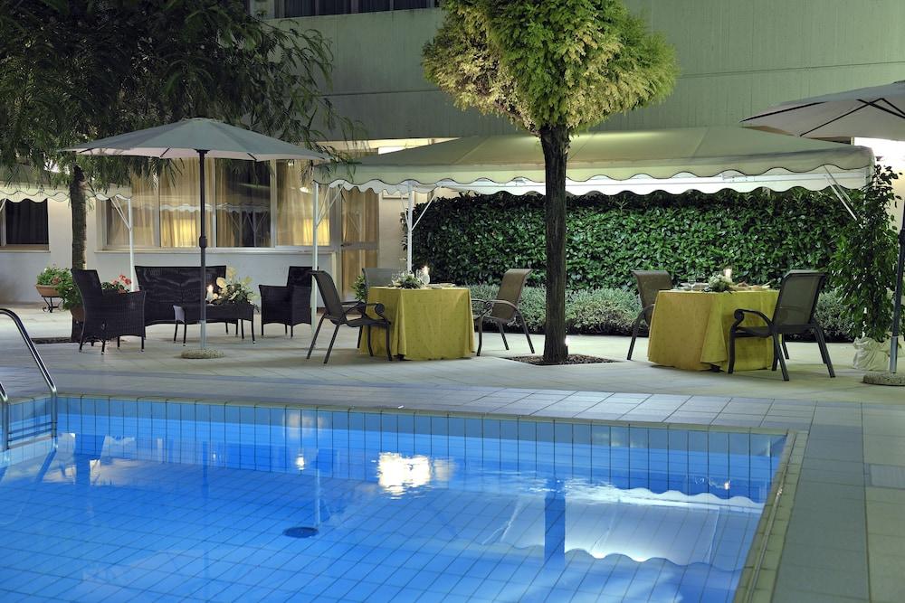 Hotel Perugia Plaza - Outdoor Pool