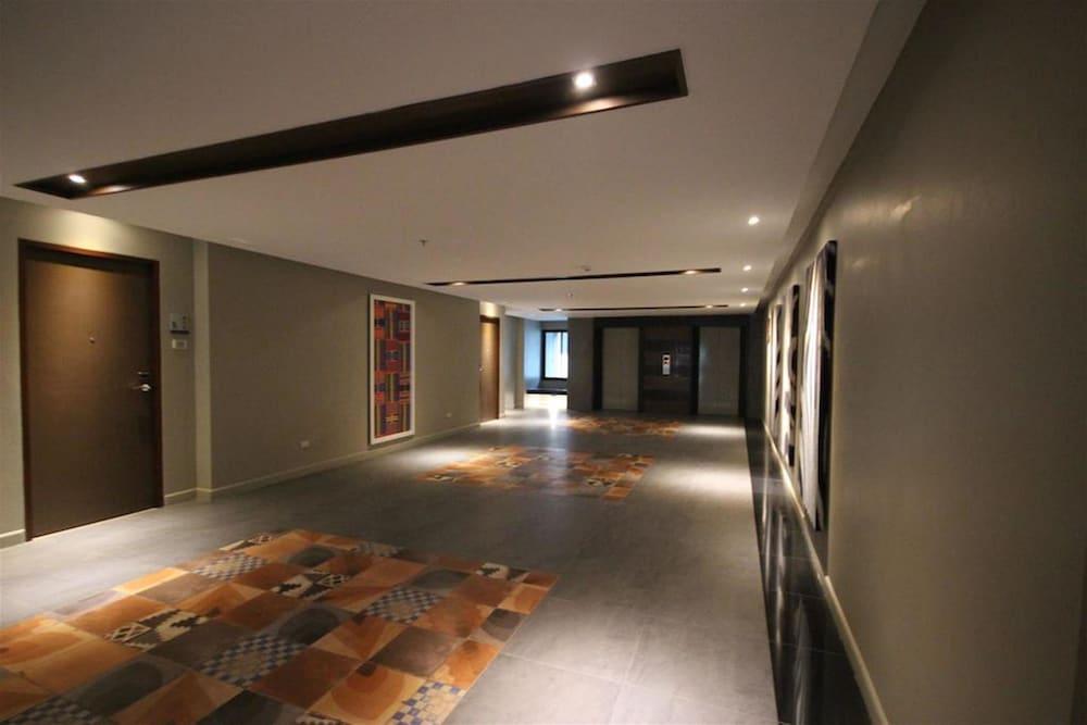 Season Five Hotel - Interior