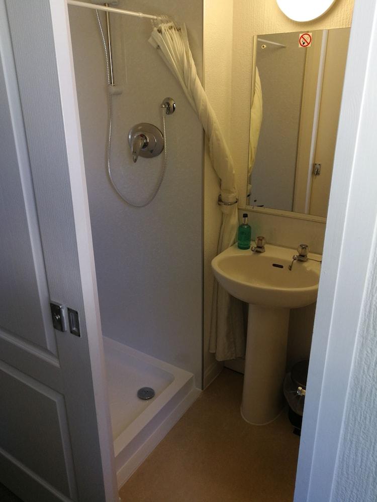 رافنزوود كانتري كلوب ليجيون سكوتلاند - Bathroom Shower
