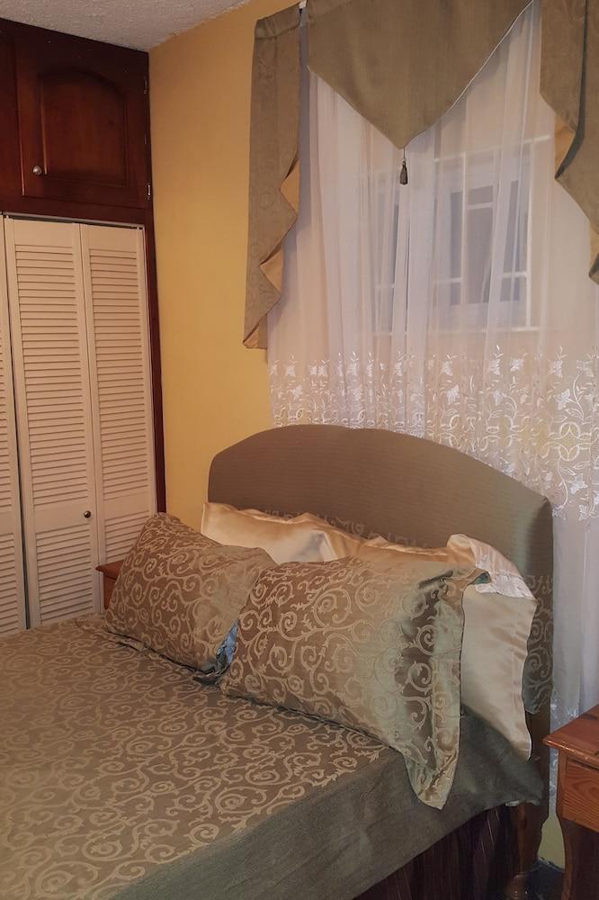 Dream Vacation ST Catherine Jamaica - Guest Suites for Rent in Spanish Town - Room