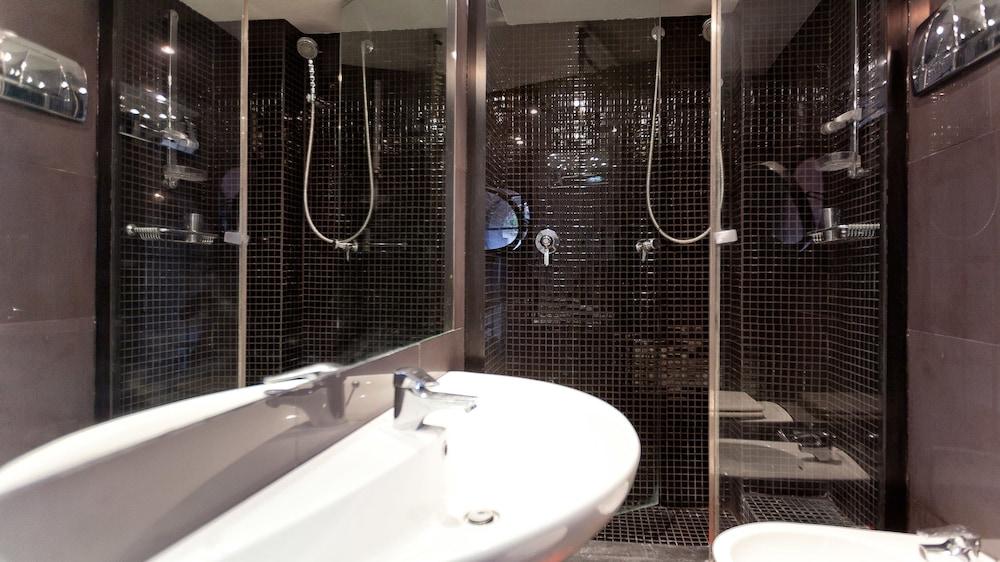 Rental In Rome Riari Loft - Bathroom Sink