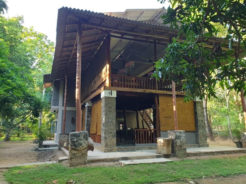 Jungle House Udawalawe Holiday Lodge - Featured Image