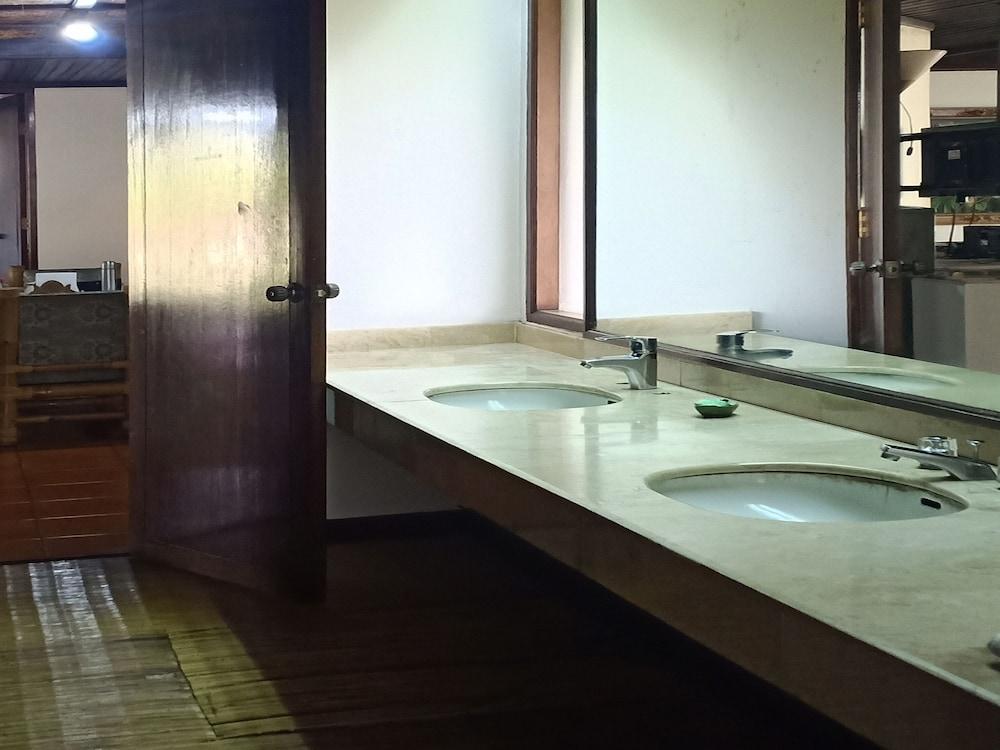 The Buyan Villas Resort - Bathroom Sink