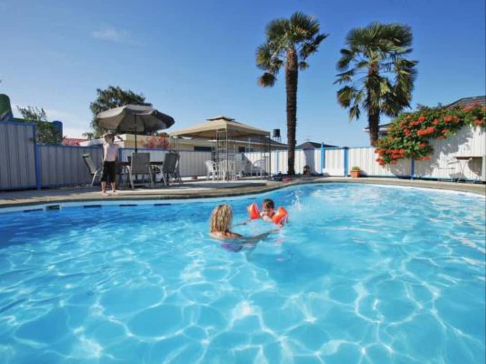 ASURE Fountain Resort Motel - Outdoor Pool
